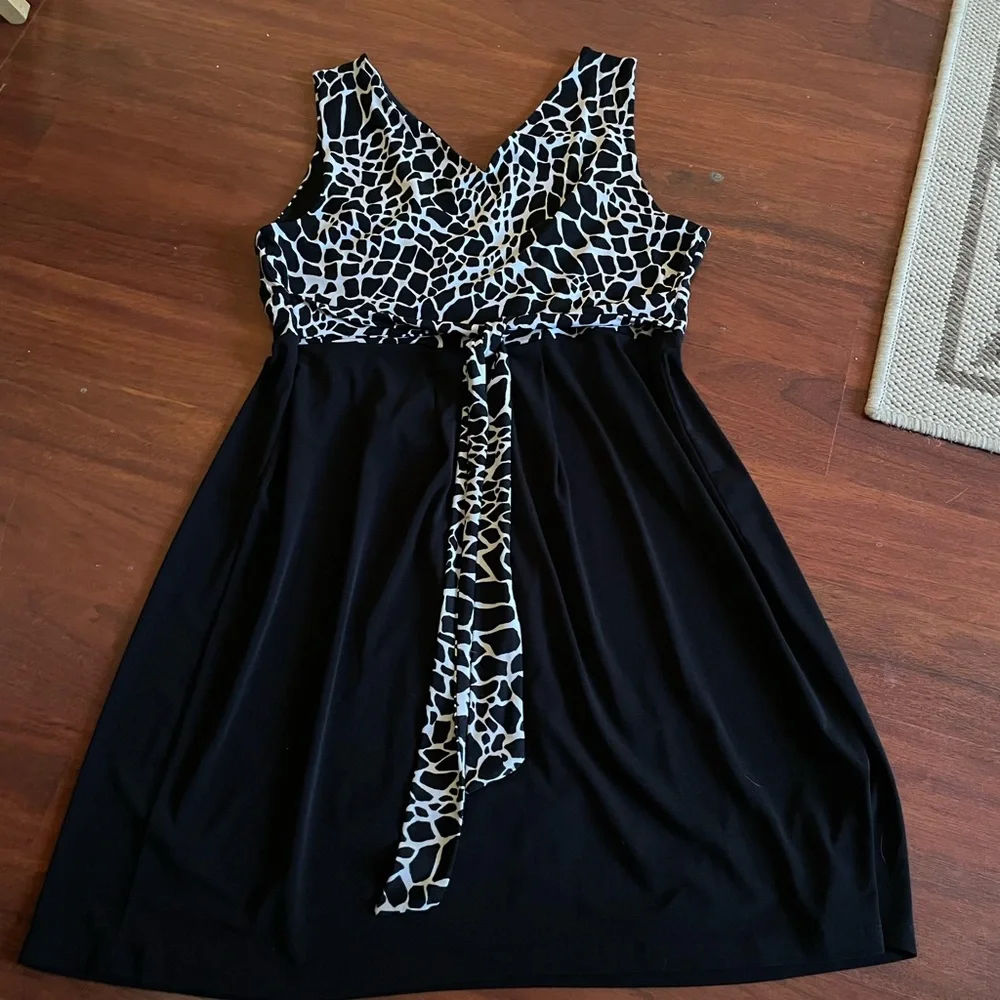 En Focus Black White Animal Print Dress V Neck sz 14 sleeveless spandex tie back - Picture 10 of 13